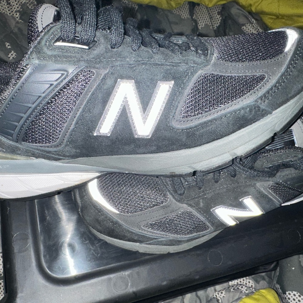 New Balance Men's Black Athletic Shoes
